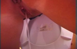 2 prostituées lesbiennes adorent les jeux de pisse