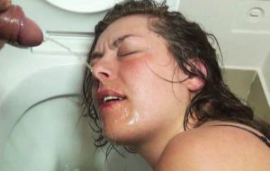 Virginie subit baise extreme et pisse