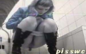 Mise A jour 11 Juin 2022 toilet spy shitting