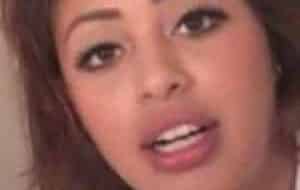 Mia belle étudiante métisse chie en se filmant (shitting selfie)