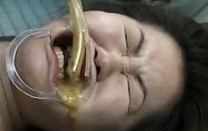 enema lavement anal sale directement du cul à la bouche