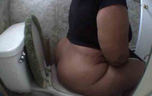Superbe black aux gros cul pete chie et pisse