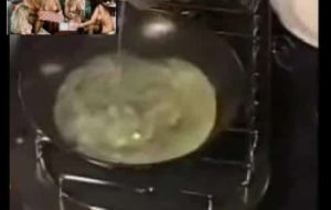 omelette au sperme pour femme adepte de nourriture au sexe