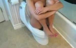 on la filme elle fait caca