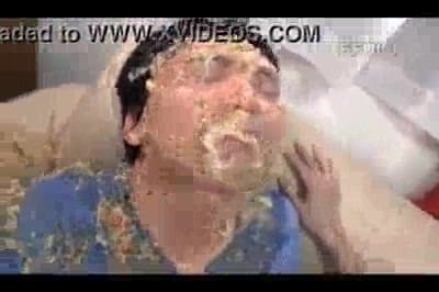 mec se fait vomir à la gueule