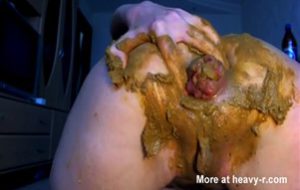 Fist SCAT de la merde plein le cul et la culotte et anus en choux fleur