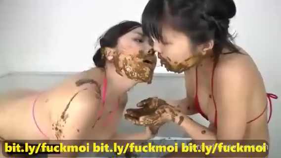 Scat lesbienne asiatique