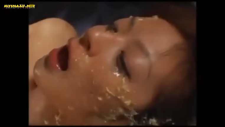 Japonaise baisée par la bouche et vomi partout