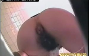 Un gros plan sur l’anus qui défèque [UPDATE VIDEO OK]