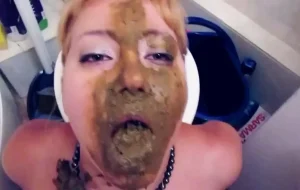 La salope Scatophile mangeuse de merde se fait couvrir le visage de merde xxx porn video