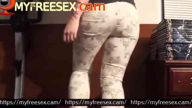 Elle chie dans son pantalon en faisant de l’exercice