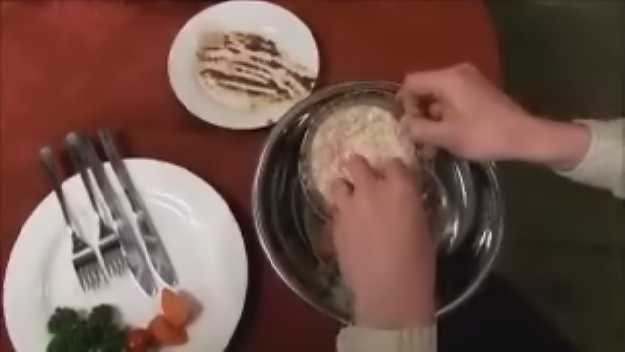 Les serveuses japonaises chient pour les clients de leur restaurant