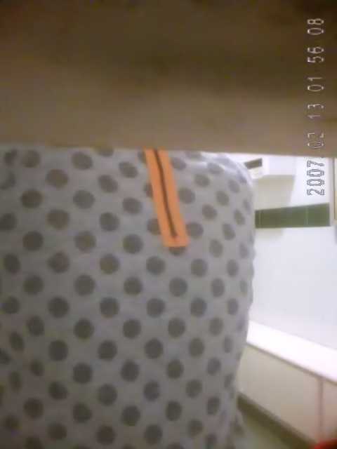 Spycam CACA d’une série de toilettes de bureau.