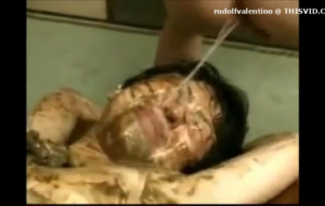 femme scato jap’ mange du caca !