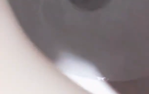 Une femme coréenne qui fait caca se filmant