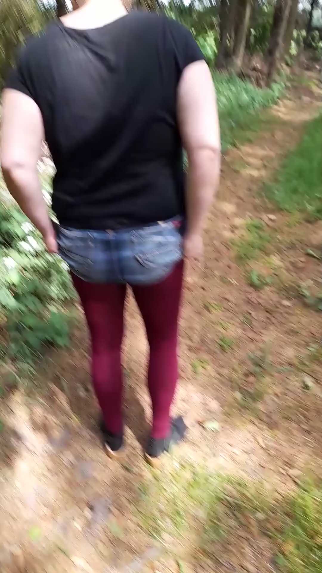 Ma copine a la diarrhée dans les bois