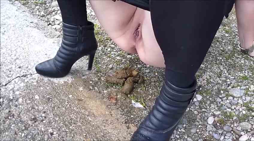 Allemande fait caca dehors
