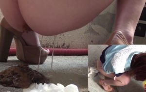 Salope japonaise en talons hauts faisant caca et pissant en l’air