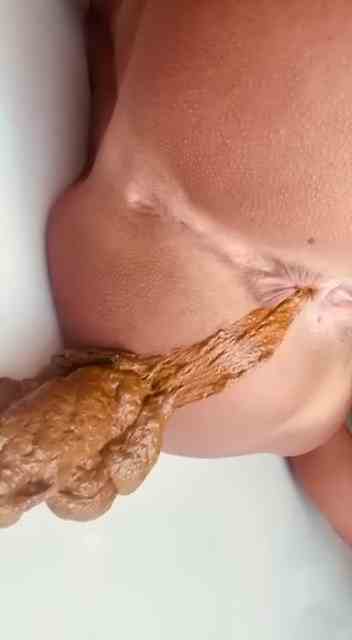 femme musclée qui défèque